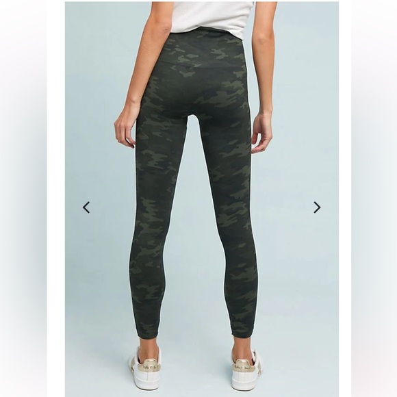 SPANX Seamless Shaping Leggings in Green Camo (Size M) - Picture 4 of 6